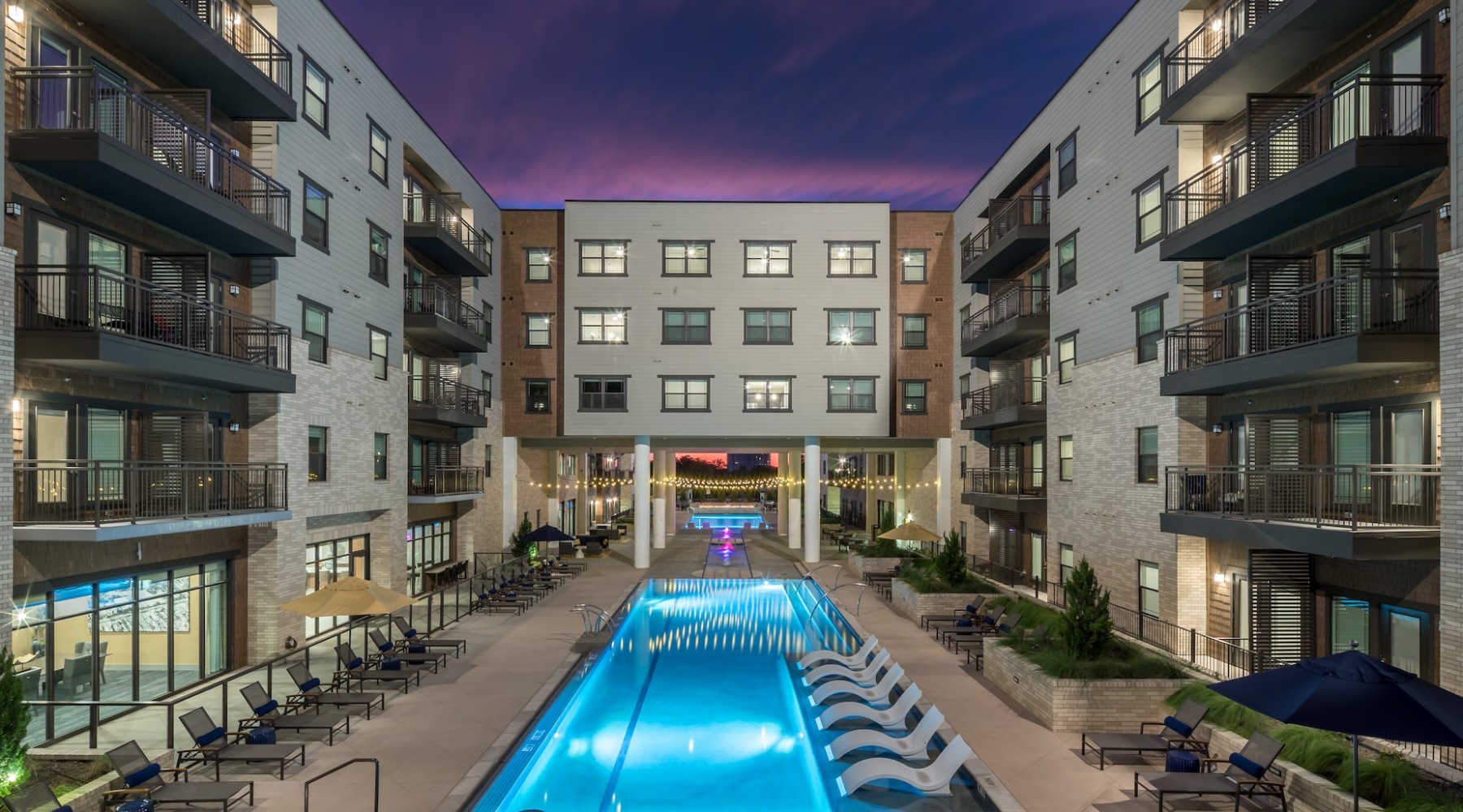 Alexan Lower Greenville Alexan Lower Greenville - Swimming Pool